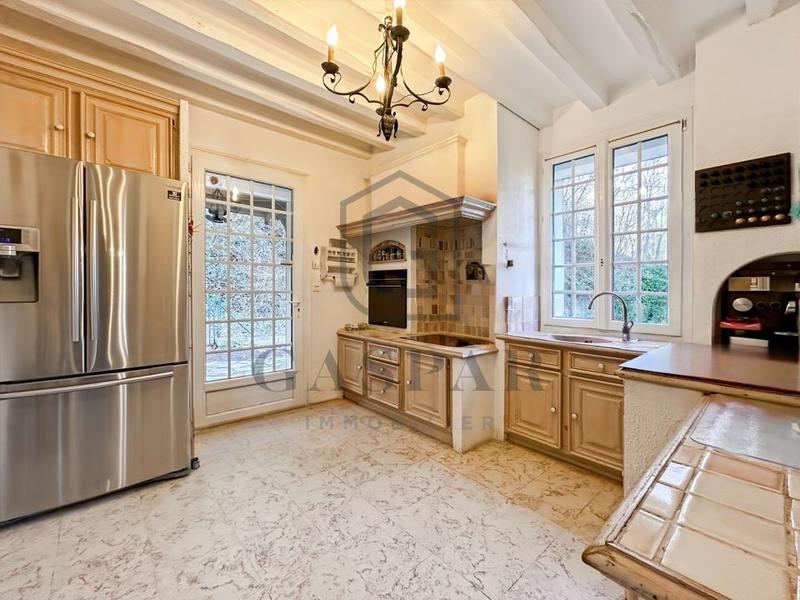 Maison - 225 m² - 8 pièces