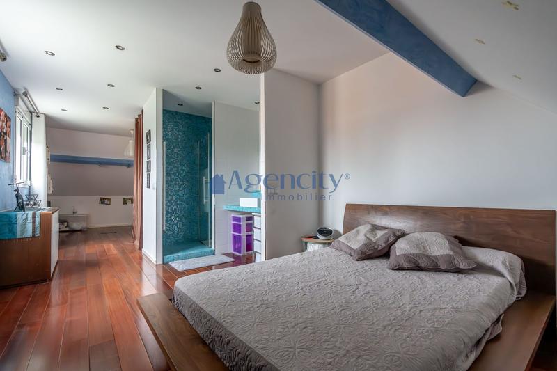 Maison - 214 m² - 7 pièces