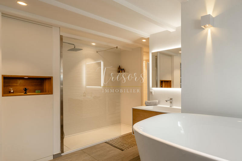 Appartement - 197 m² - 6 pièces