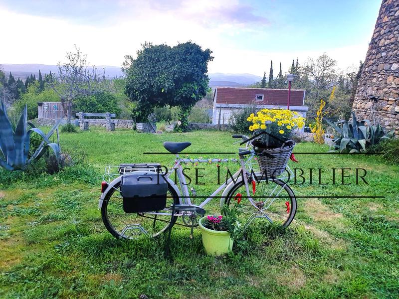 Propriété - 380 m² - 15 pièces