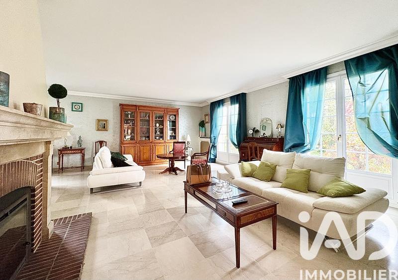 Maison - 216 m² - 10 pièces