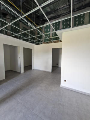 Local commercial - 334 m²