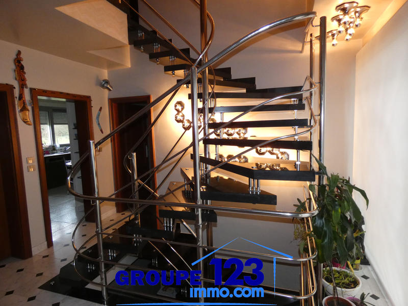 Maison - 435 m² - 9 pièces