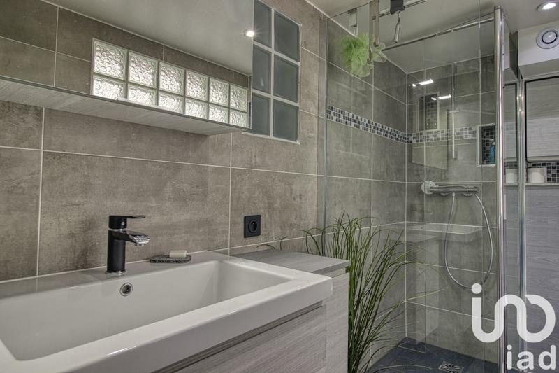 Maison - 232 m² - 9 pièces