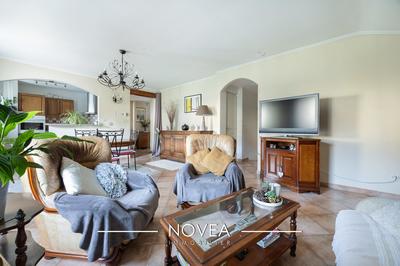 Maison - 270 m² - 5 pièces