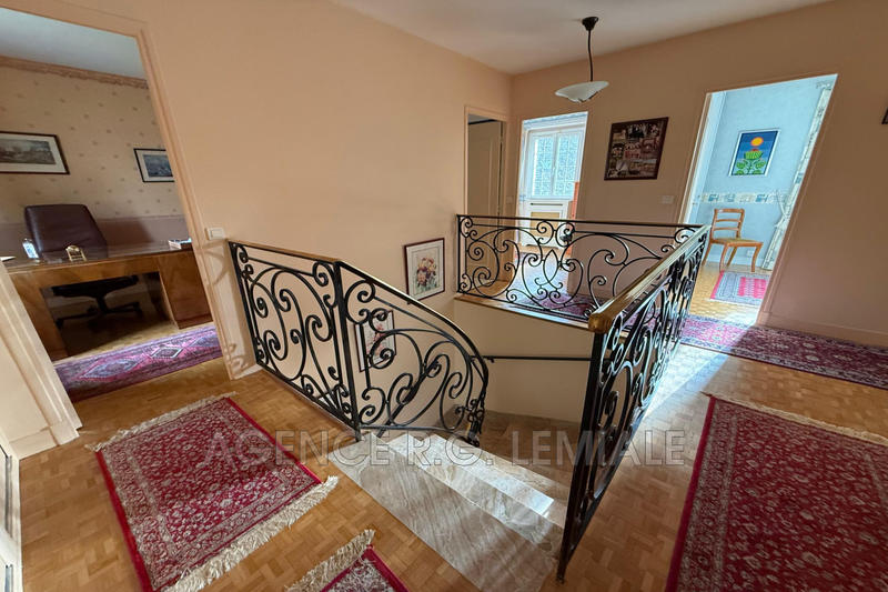 Maison - 223 m² - 7 pièces