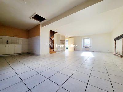 Maison - 97 m² - 5 pièces