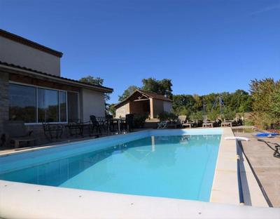 Corps de ferme - 800 m² - 8 pièces