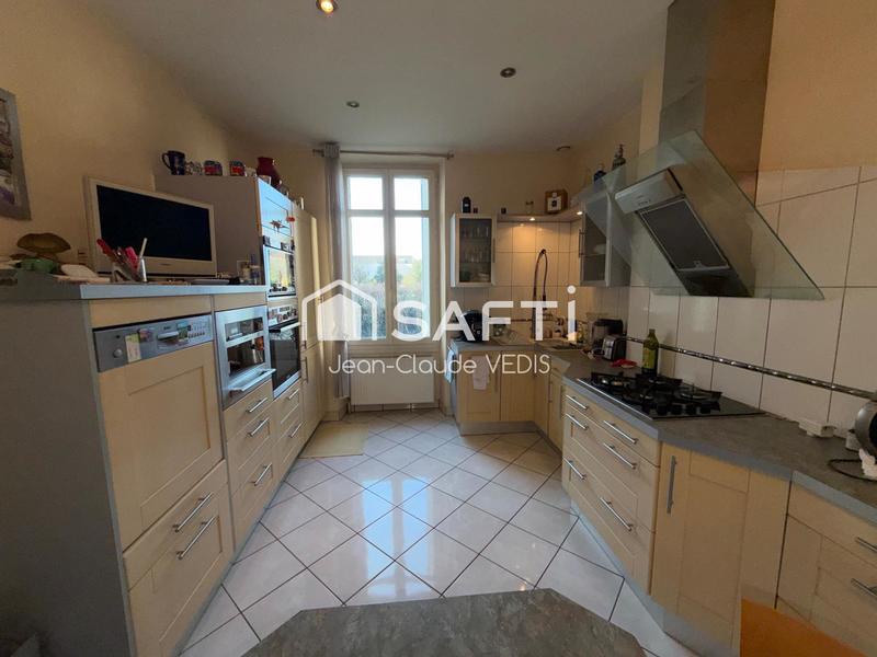 Maison - 280 m² - 10 pièces