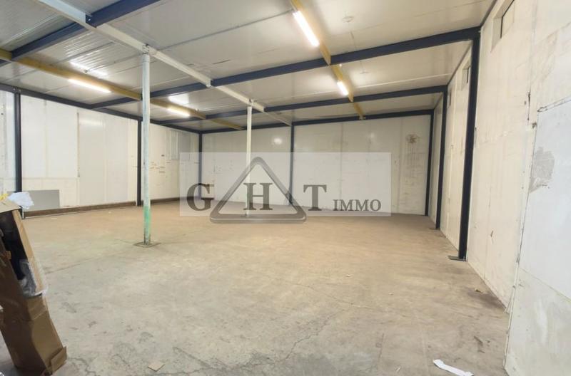 Entrepôt - 1 965 m²