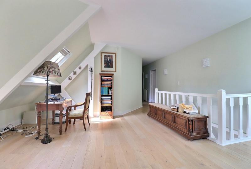 Maison - 215 m² - 7 pièces