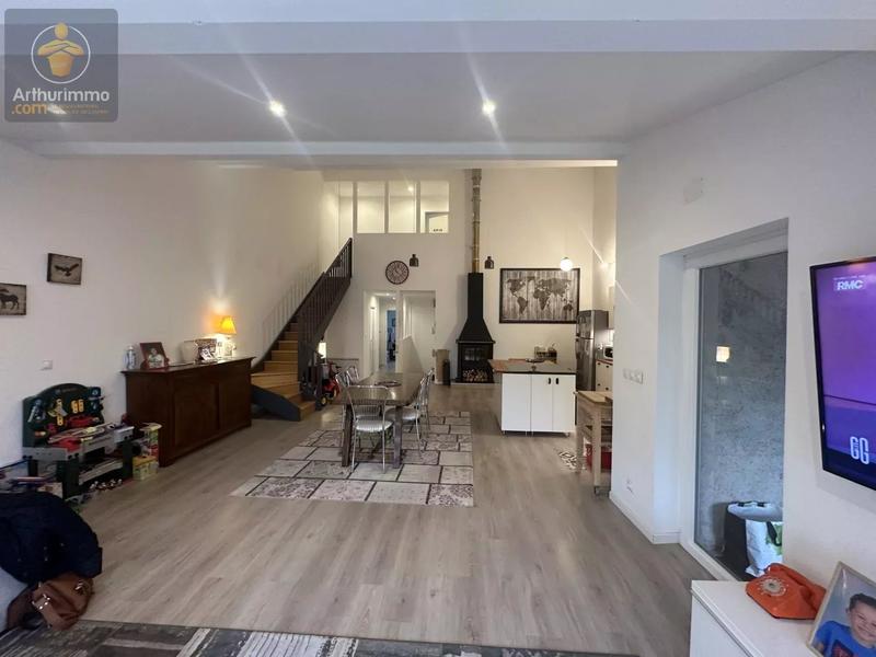 Maison - 210 m² - 7 pièces