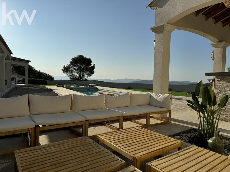 Maison - 201 m² - 7 pièces