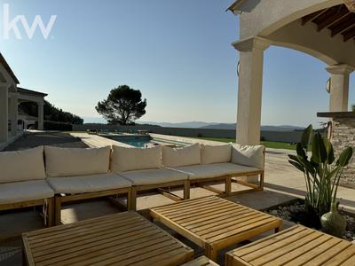 Maison - 201 m² - 7 pièces