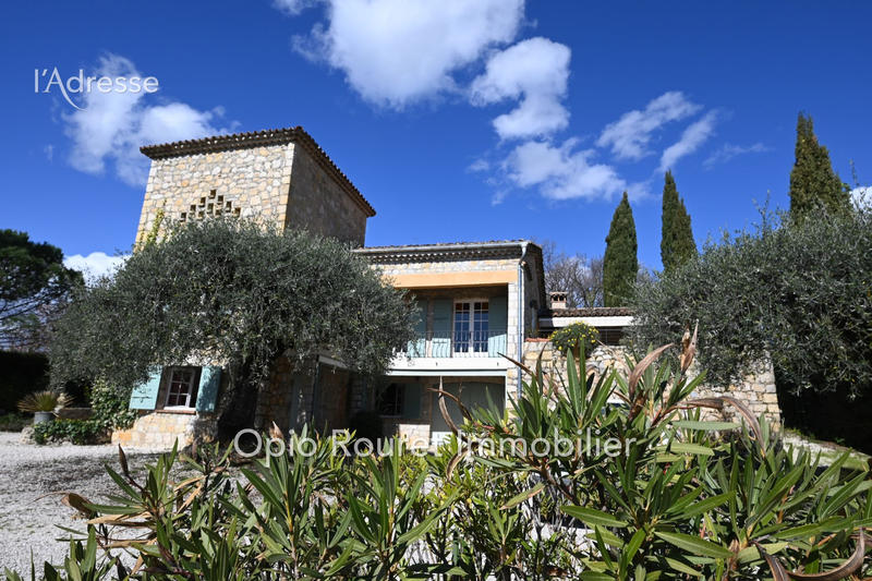 Maison - 231 m² - 7 pièces