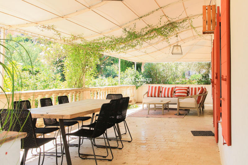 Villa - 200 m² - 6 pièces