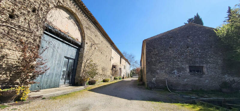 Maison - 618 m² - 10 pièces