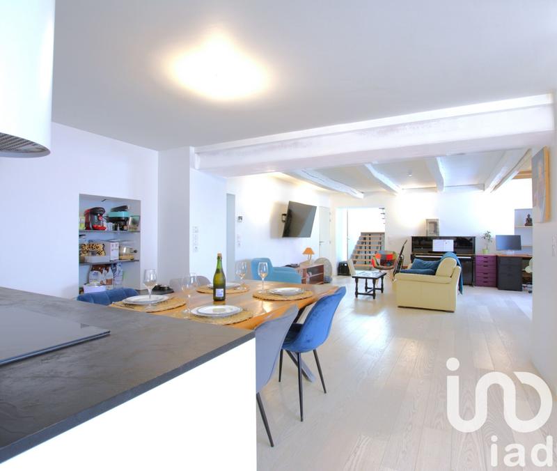 Maison - 202 m² - 6 pièces