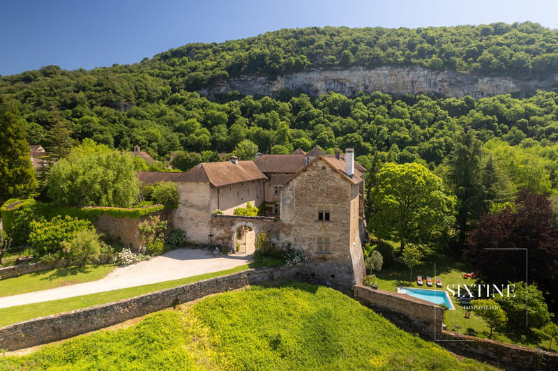 Château - 500 m² - 12 pièces
