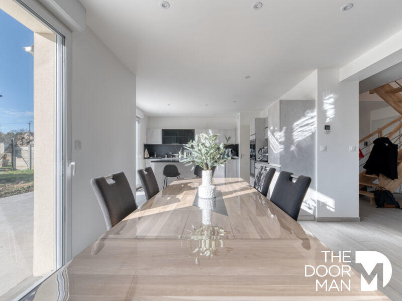 Maison - 94 m² - 5 pièces