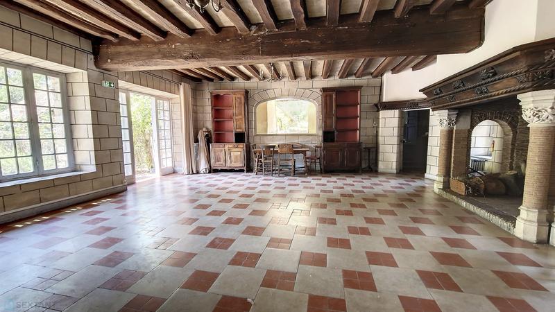 Propriété - 1 004 m² - 28 pièces