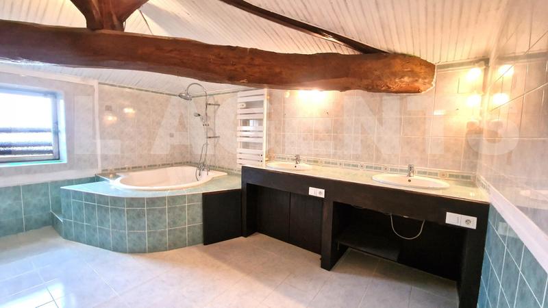 Maison - 230 m² - 7 pièces