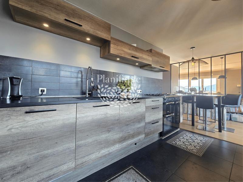 Duplex - 176 m² - 6 pièces