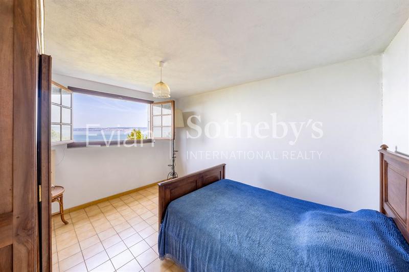 Maison - 300 m² - 8 pièces