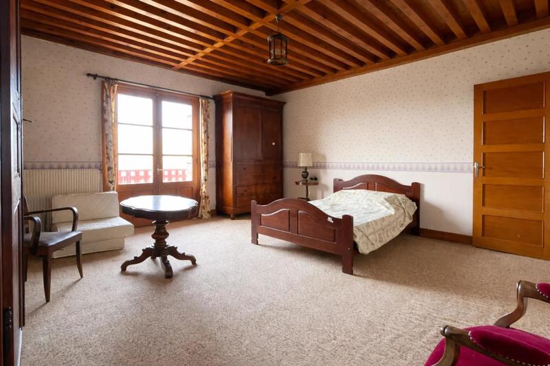 Demeure - 251 m² - 13 pièces