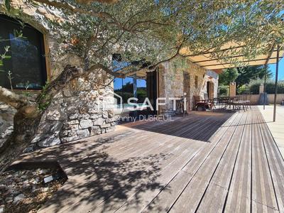 Maison - 230 m² - 5 pièces