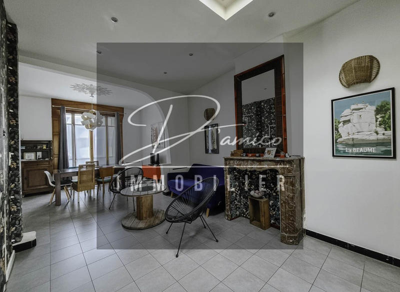 Maison - 164 m² - 8 pièces