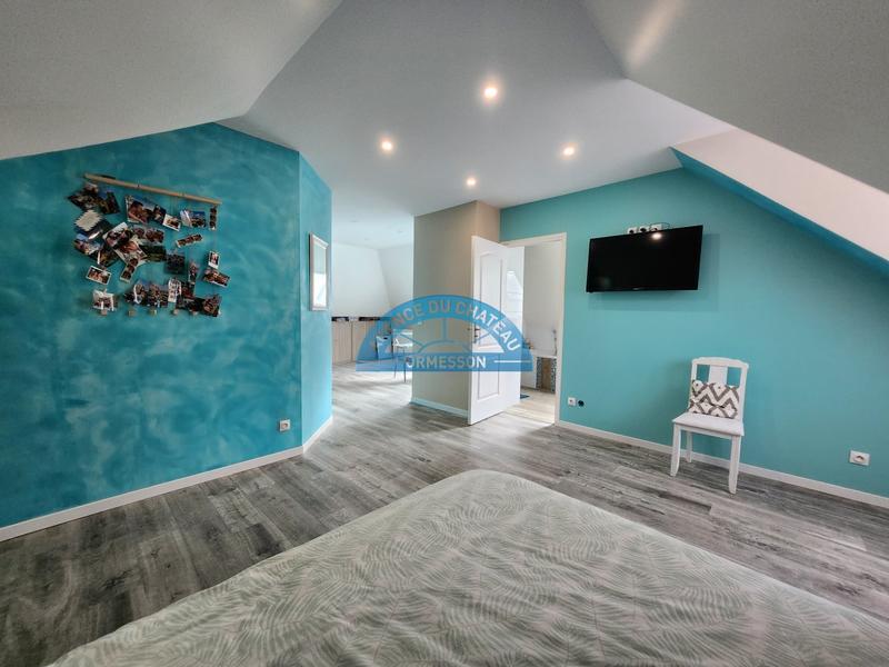 Maison - 240 m² - 9 pièces