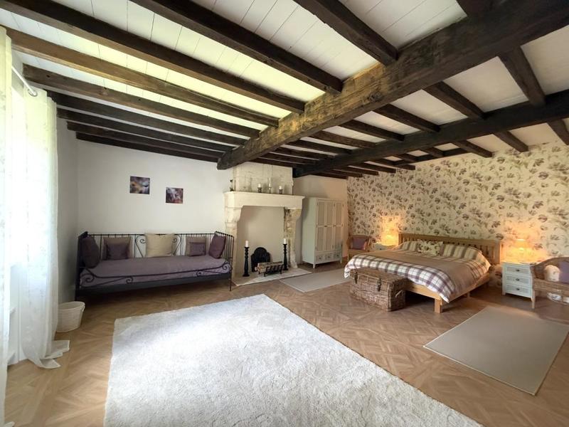 Maison - 360 m² - 8 pièces