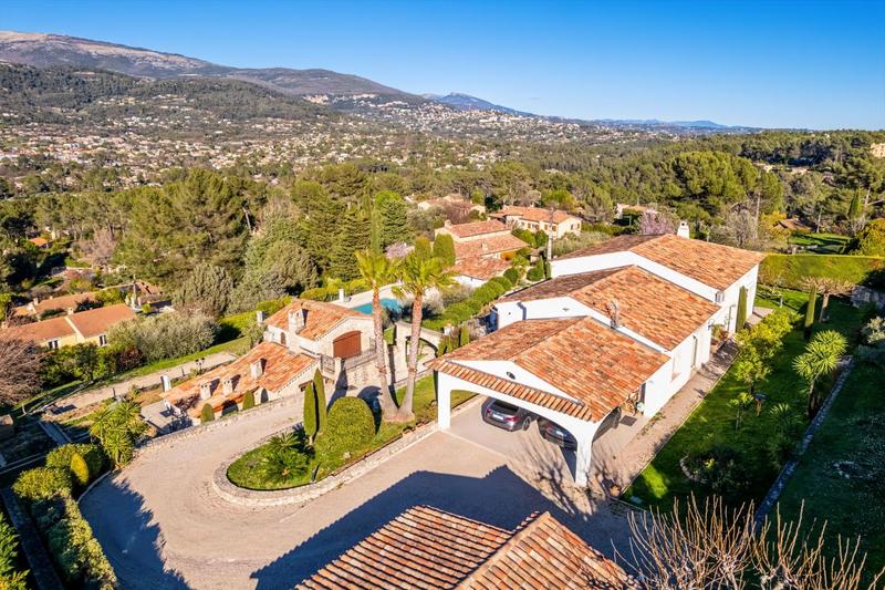 Villa - 300 m² - 6 pièces