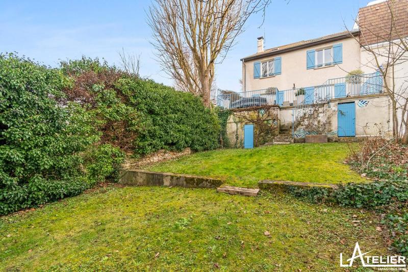 Maison - 230 m² - 8 pièces