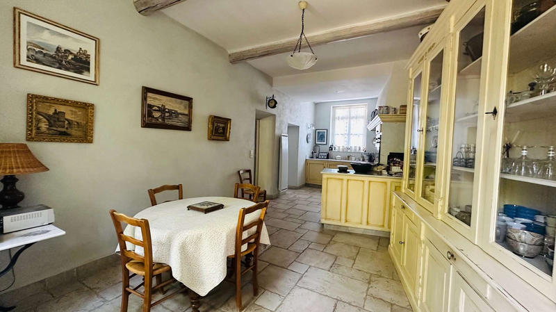 Maison - 300 m² - 9 pièces