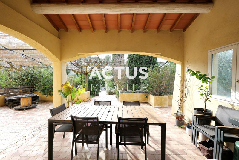 Maison - 213 m² - 7 pièces