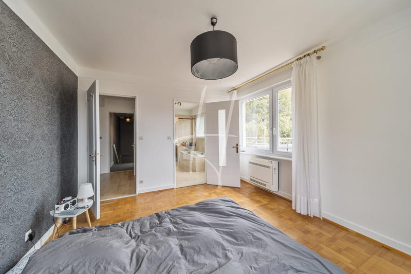 Villa - 223 m² - 8 pièces