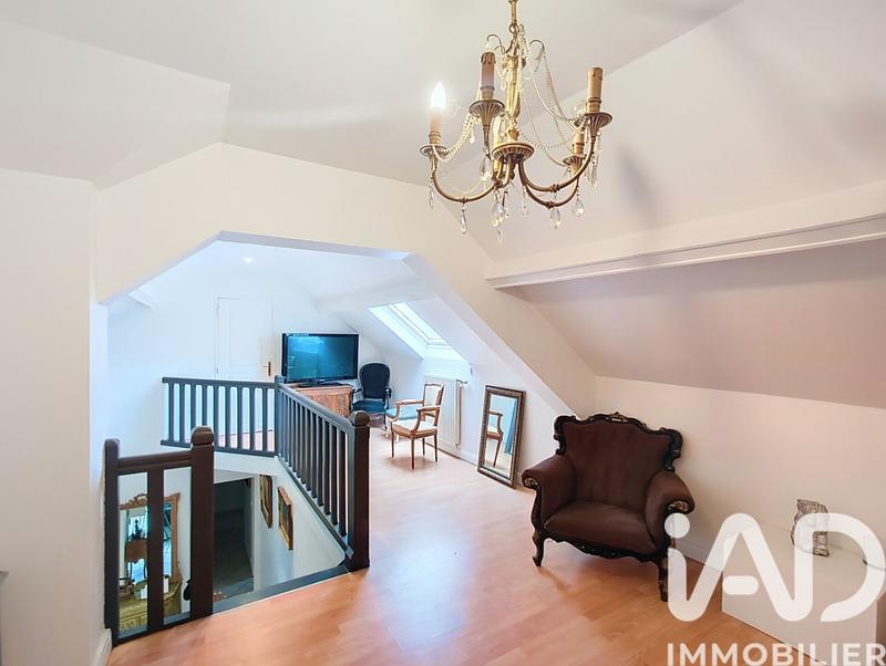 Maison - 217 m² - 9 pièces