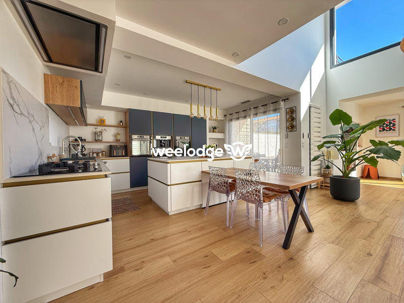 Maison contemporaine - 197 m² - 6 pièces