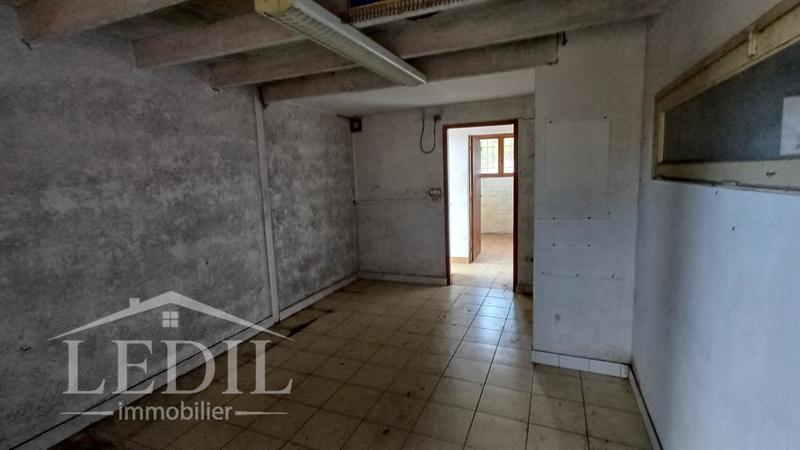 Entrepôt - 376 m² - 1 pièce