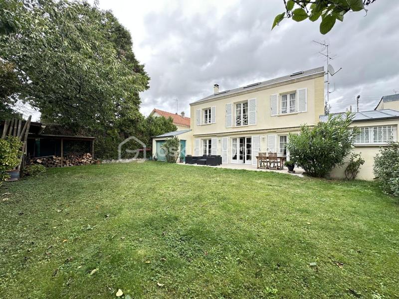 Maison traditionnelle - 170 m² - 6 pièces