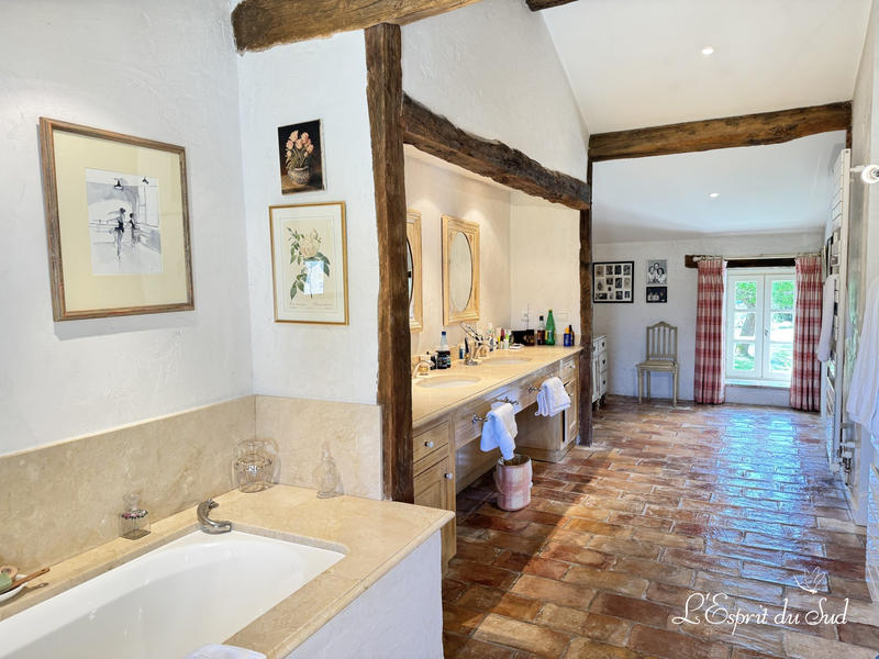 Maison - 750 m² - 21 pièces