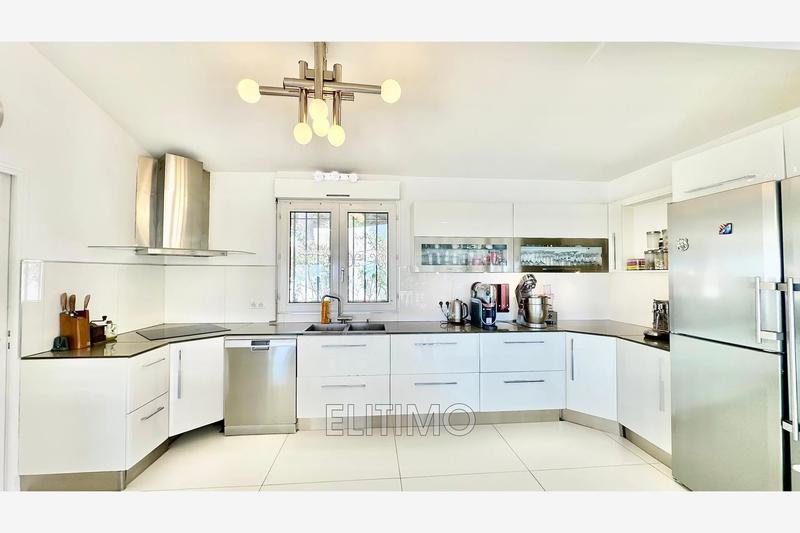 Maison - 223 m² - 6 pièces