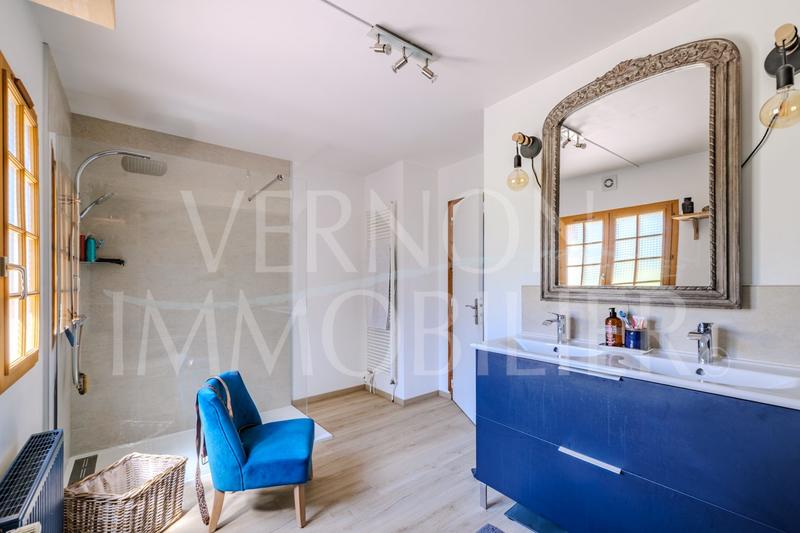 Maison traditionnelle - 137 m² - 6 pièces