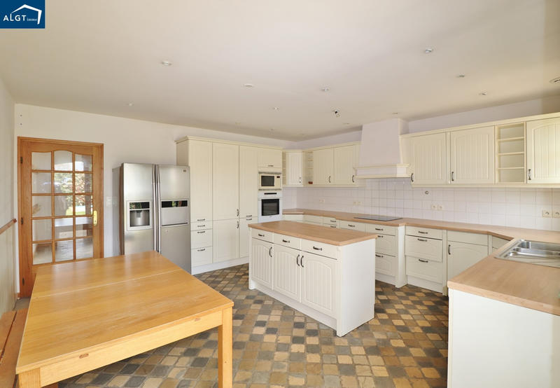 Villa - 328 m² - 12 pièces