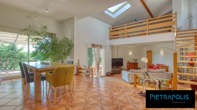 Villa - 204 m² - 8 pièces