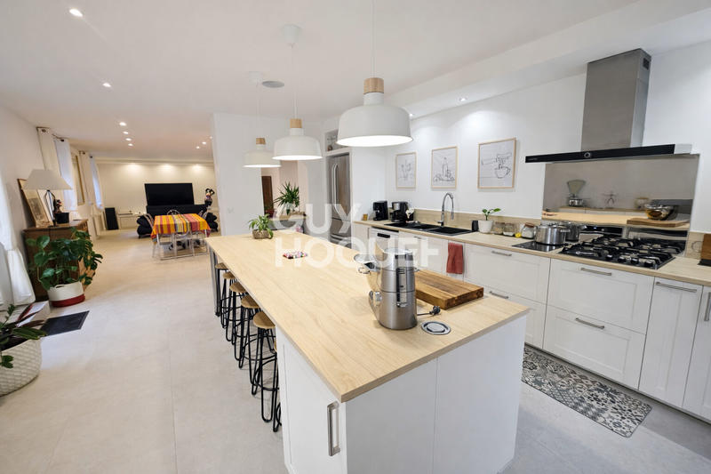 Maison - 224 m² - 6 pièces