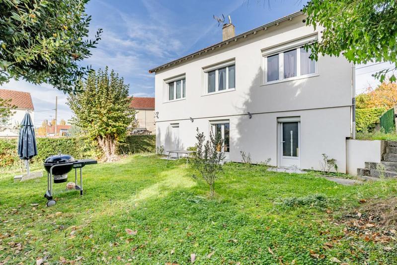 Maison - 200 m² - 8 pièces