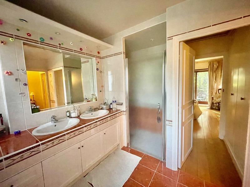 Maison - 248 m² - 8 pièces